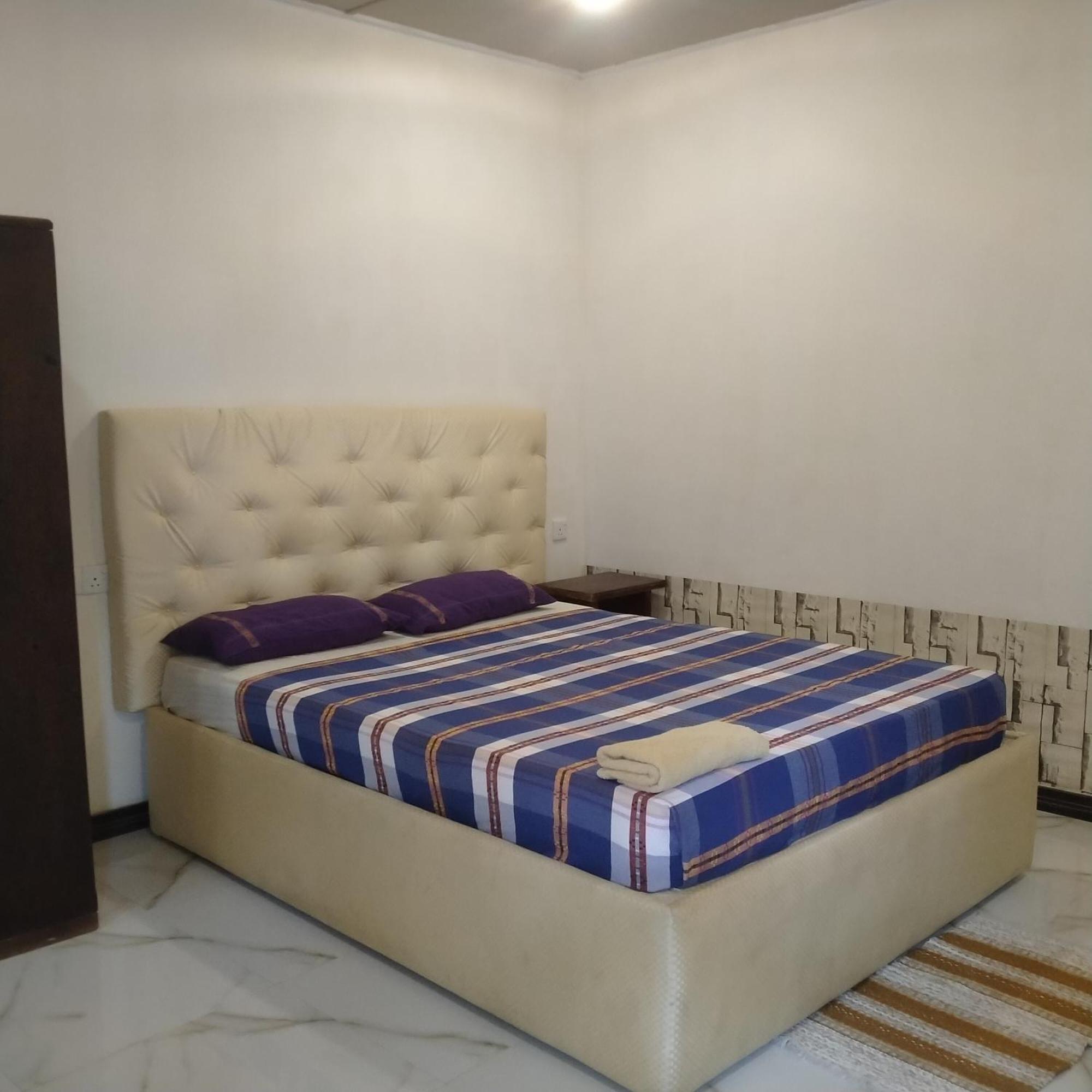 Living Home Negombo Phòng bức ảnh